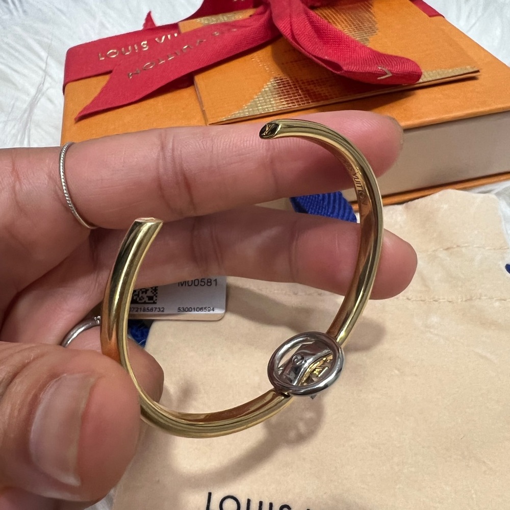 LV Bracelet - Picture 8 of 10